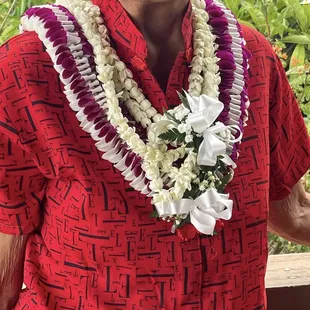 Lina's Lei Shop- 08.03.2024- triple strand pikake, purple orchid