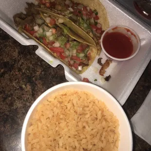 Pollo asado y carne asada con arroz