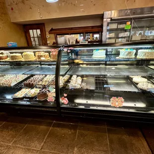 Display cases of cakes, pies, etc.