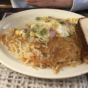 Western omelet with crispy Hashbrowns