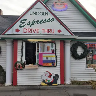 Yes, I know there is another pic of the front, but this one has the xmas stuff all over. Merry Xmas all!