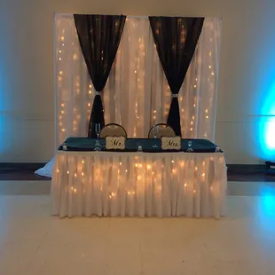 Sweetheart table!