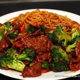 Beef broccoli with Lo mein