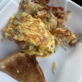 Hash browns, vegetable omelette, wheat toast... this is leftover portions. So good, I couldn't leave it.