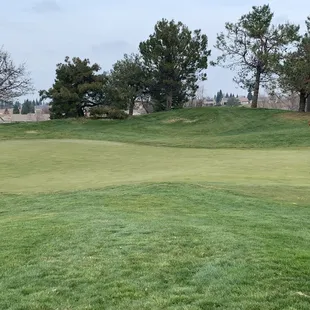 6th hole 190 down hill par 3.  Great hole. Hills course