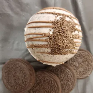 Oreo cocoa bomb