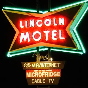 We enjoyed this historic place. The charme of this Motel is its authentic vintage Route 66 atmosphere.This is the real thing.