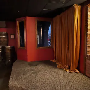 Understand they have live entertainment when advertised.