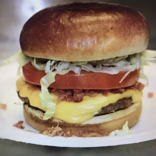 a cheeseburger on a paper plate
