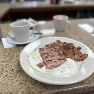 a plate of breakfast food