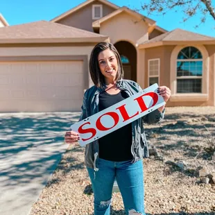 CONGRATULATIONS TO MY DEAR FRIEND DENEE ON HER CLOSING TODAY! DENEE AND I MET AT A WOMEN'S CONFERENCE AND INSTANTLY CLICKED. SHE BOUGHT HER