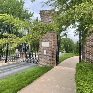 Even if the gated entrance to the library is closed, you can use the sidewalk next to it to go see the gardens