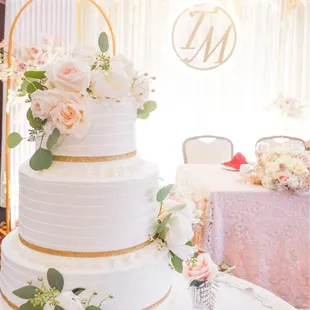 a three tiered wedding cake