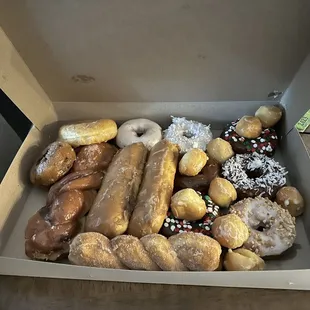 Our TooGoodToGo box, donuts were delicious . Will definitely come here again. Staff were super friendly and pick up was quick.
