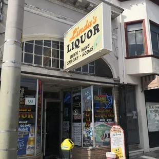 the front of a liquor store