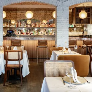 Linden&apos;s main dining room is an intimate haven that echoes the sophistication of New York dining, all while embracing the relaxed ambiance.