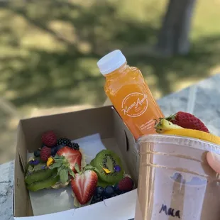 Maca smoothie, fruit tart and a healer juice!! Fresh and clean ingredients. Additionally, supporting a family own business.