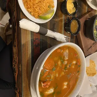 Caldo de maricoas? (Shrimp, muscles, crab, fish, etc)