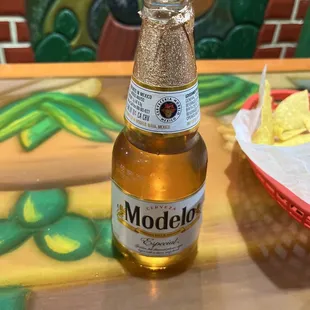 a bottle of modelo beer on a table