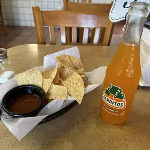 Free chips and salsa, Jarritos