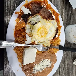 Chilaquiles Grandallas con Carne salsa roja
