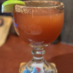 a close up of a margarita
