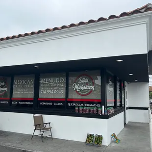 the outside of a restaurant