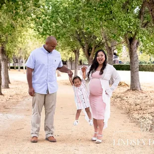 Maternity Portraits with Family