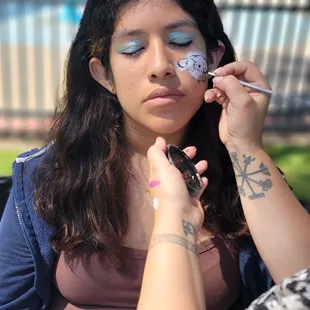 Face painting, hands-free design. (Special request)