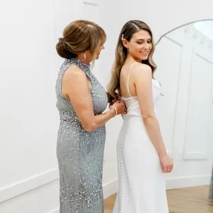 Elegant Summer Wedding at The Aisling Venue in Hudson, Wisconsin. White venue. Lindsey White Photography