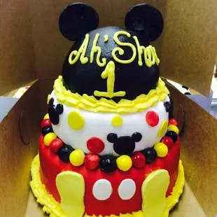 a mickey mouse cake