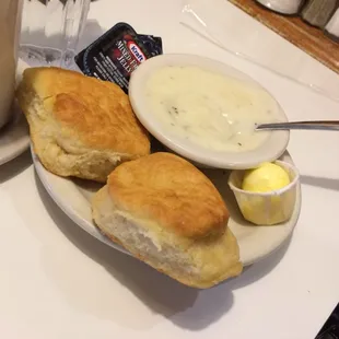 Biscuit and gravy