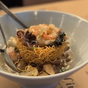 Seafood crispy noodle