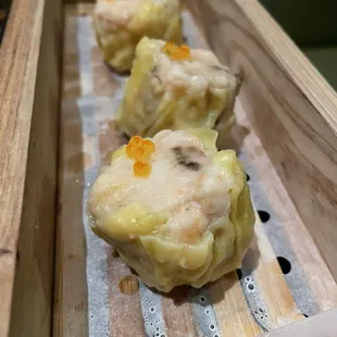 Scallop caviar sui mai