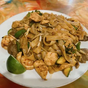 Drunken Noodles, awesome, still was not finished bc too full.