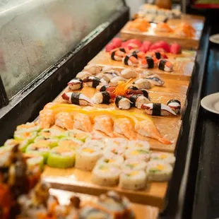 sushi and sashimi, interior