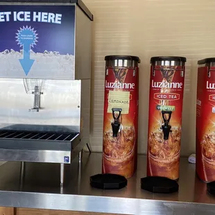 Ice, Ice tea, lemonade station
