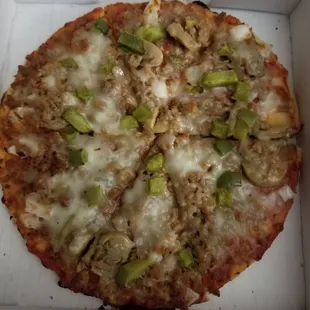 Small deluxe pizza.