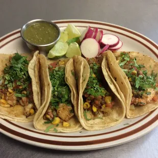 tacos mexicanos de camarones