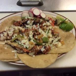 Un rico alambre mixto (pollo,asada y pastor)