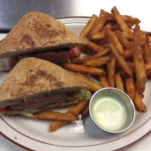 Ahí tuna sandwich con