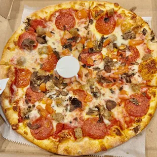 to go - meat pizza
