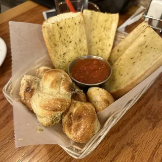 6 Pieces Garlic Knots