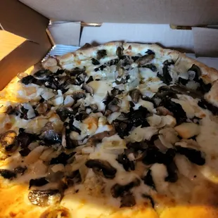 Mushroom and truffle oil.white pizza.
