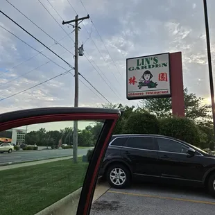 LINS NEVER DISAPPOINTS. GREAT BUFFET. IM STUFFED!