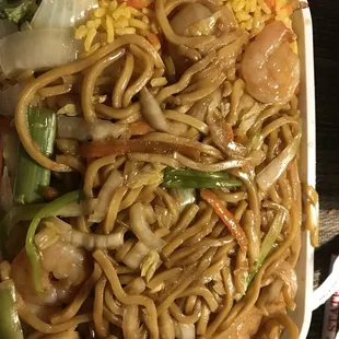 Shrimp lo mein