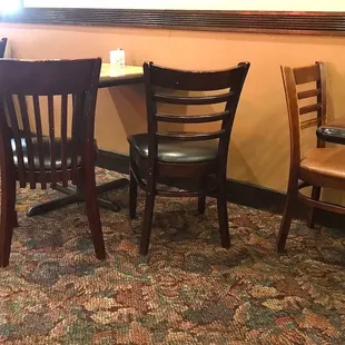 But the appearance is not the only issue: This chair is damaged and should not be used any more !!!!!