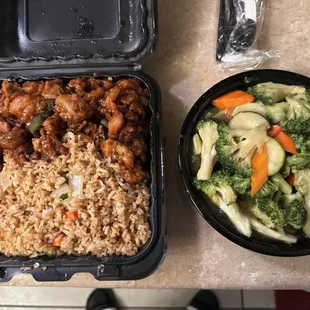 Jalapeño chicken, fried rice &amp; vegetable delight. ‍