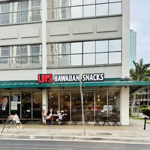 Street side view of Lin&apos;s.