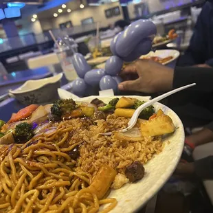 Jason did a little ballon dog for the kid the best service